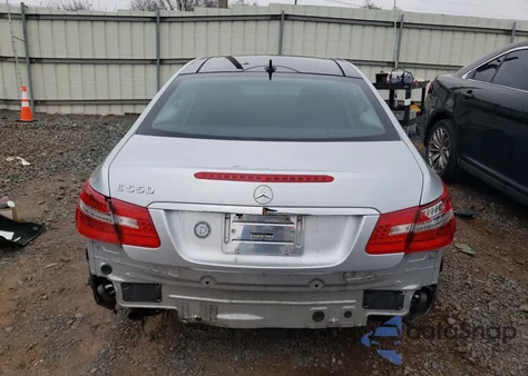 2010 Mercedes-Benz E 550 из США, поврежденный, VIN WDDKJ7CB2AF047384